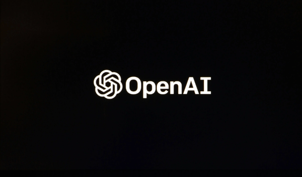 苹果起诉窃密，OpenAI首款产品还在推进，但”设备家族”更难了 